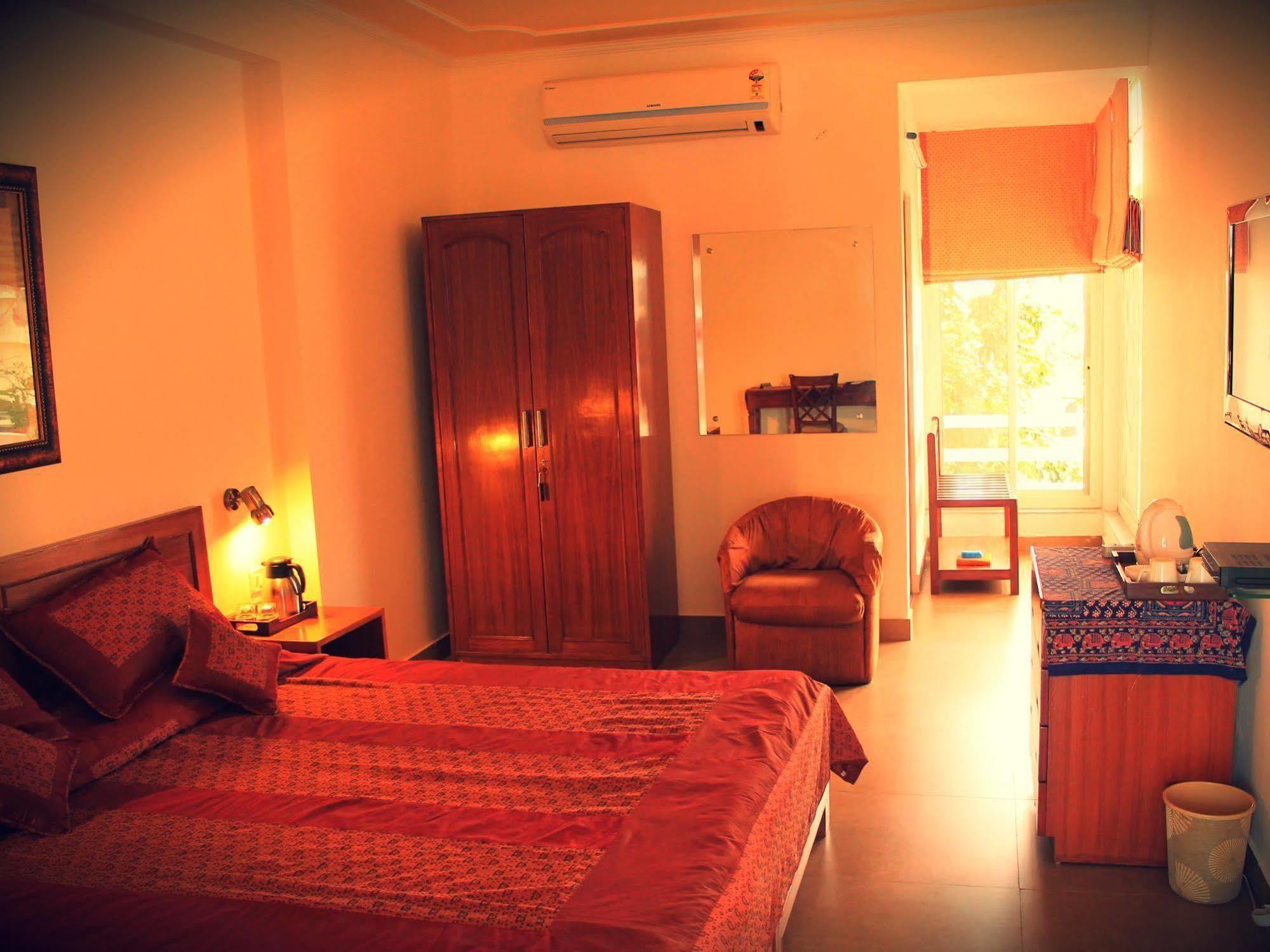 Giri Homestay By Vista Rooms Jaipur Exterior foto