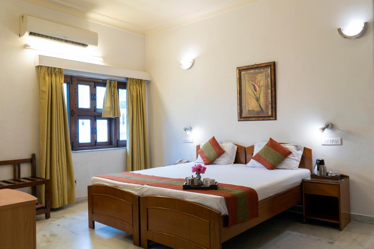 Giri Homestay By Vista Rooms Jaipur Exterior foto
