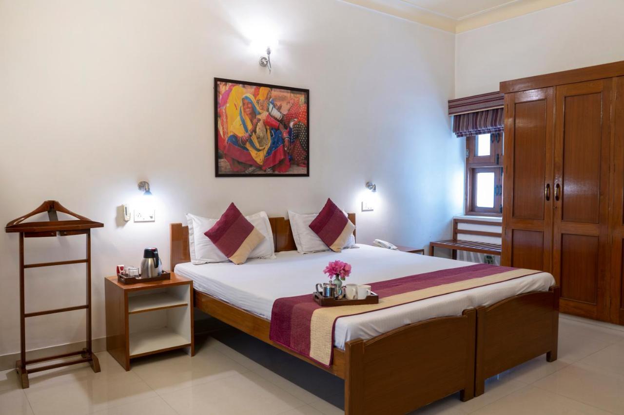 Giri Homestay By Vista Rooms Jaipur Exterior foto